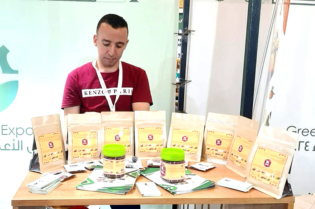 (أرشيف) أحد المشاركين في معرض الأعمال الخضراء الذي نظمته منظمة اليونيدو في مصر في 2024.